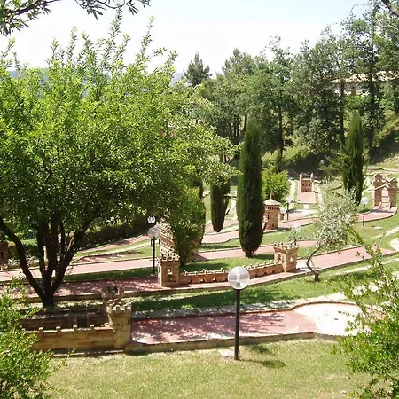Holiday In The Countryside With Swimming Pool And Tennis Court *