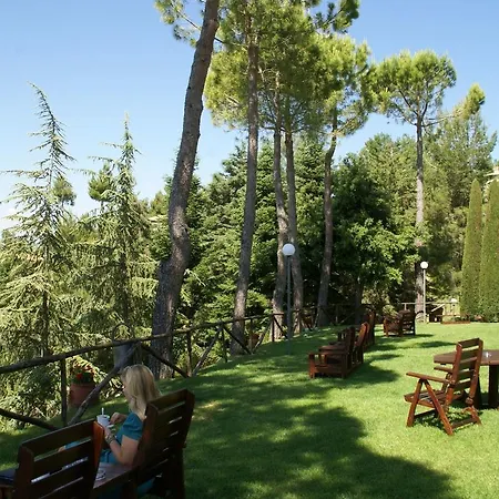 Дом отдыха Holiday In The Countryside With Swimming Pool And Tennis Court